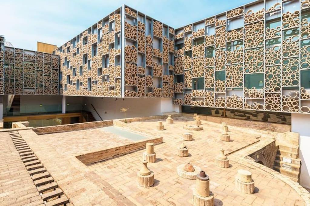 Tipico Y Pintoresco Patio De Vecinos, Con Encanto Sevilla Exterior foto
