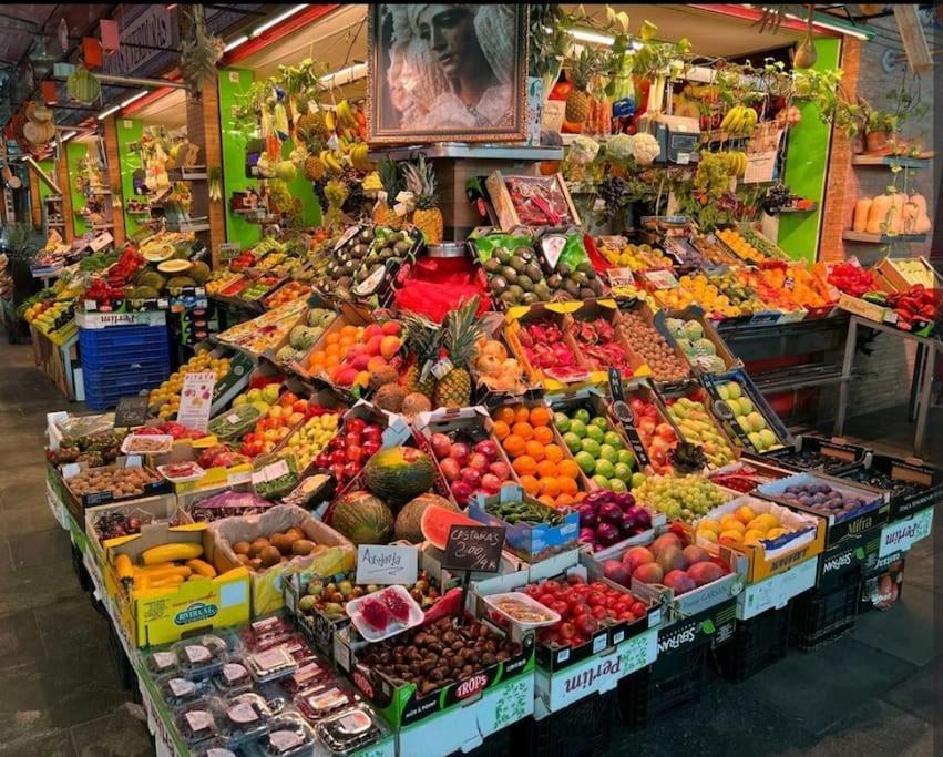 Tipico Y Pintoresco Patio De Vecinos, Con Encanto Sevilla Exterior foto